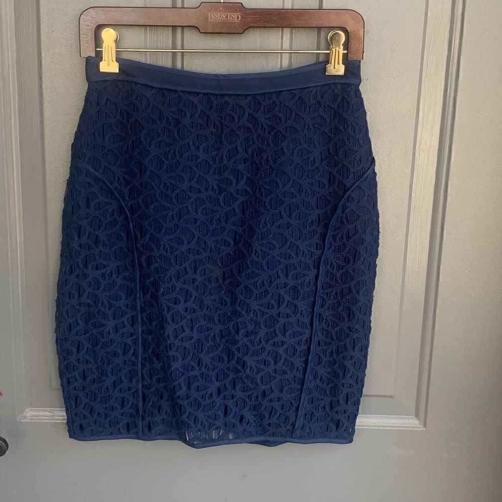 Reiss Beautiful Navy Skirt with Kick Pleat Size 8 crochet lace overlay - Picture 5 of 6